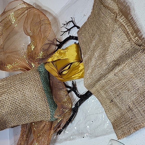 Craft bundle, Black Twigs, burlap bag, burlap square, golden ribbon, golden mesh - Picture 5 of 6